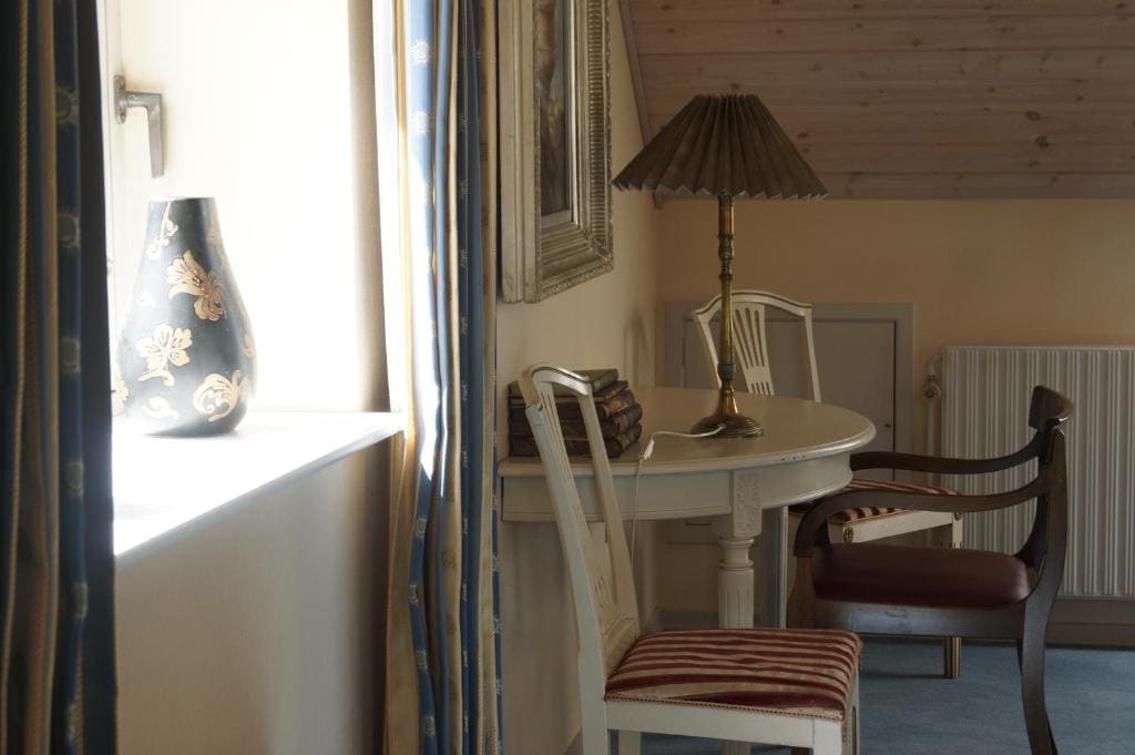 King Suite room - Image 2
