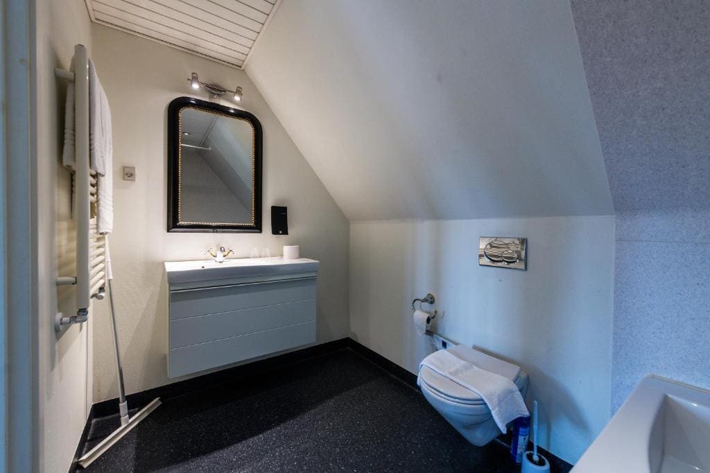 Deluxe Double Room with Bath room - Image 3