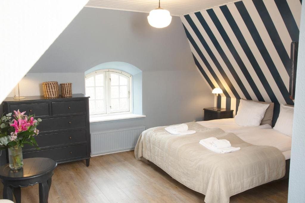 Deluxe Double Room with Bath room - Image 1