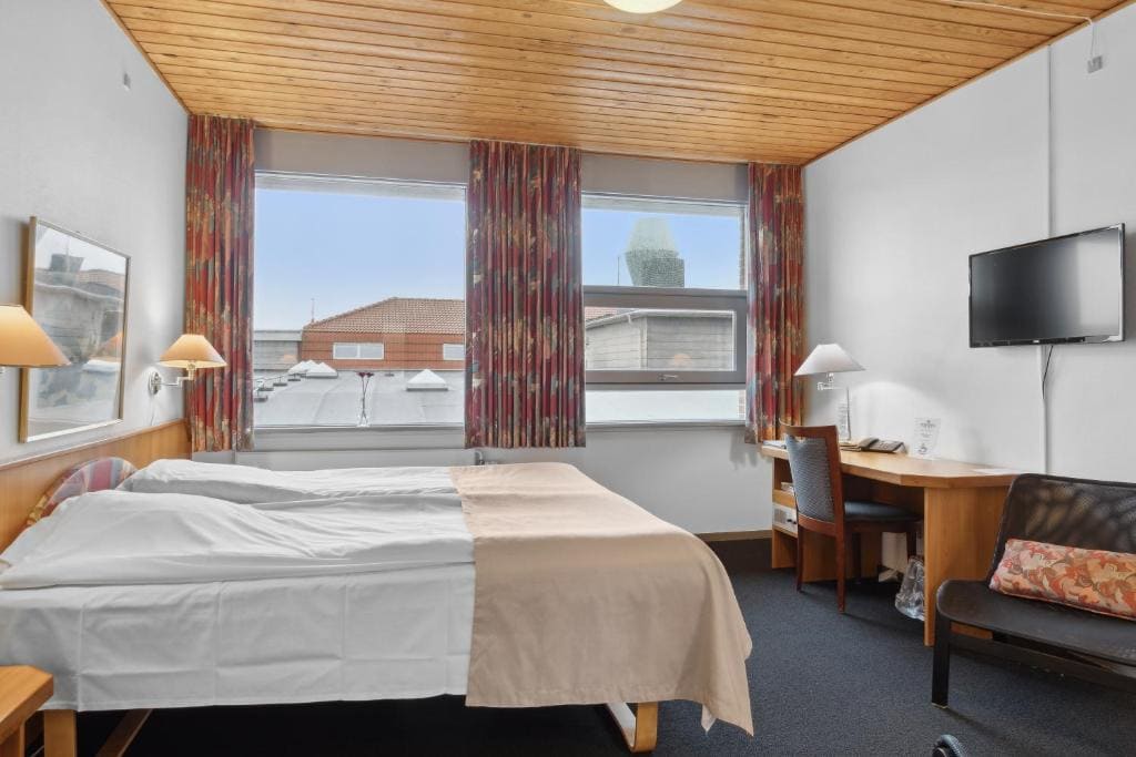 Single Room without Fjord View room - Image 2