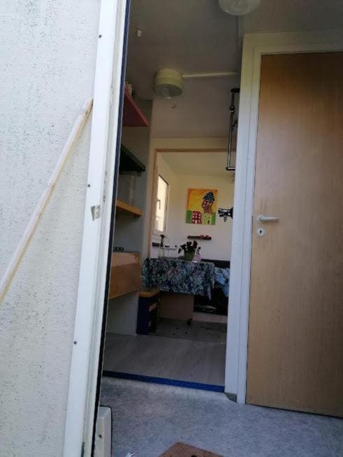 Tent room - Image 1