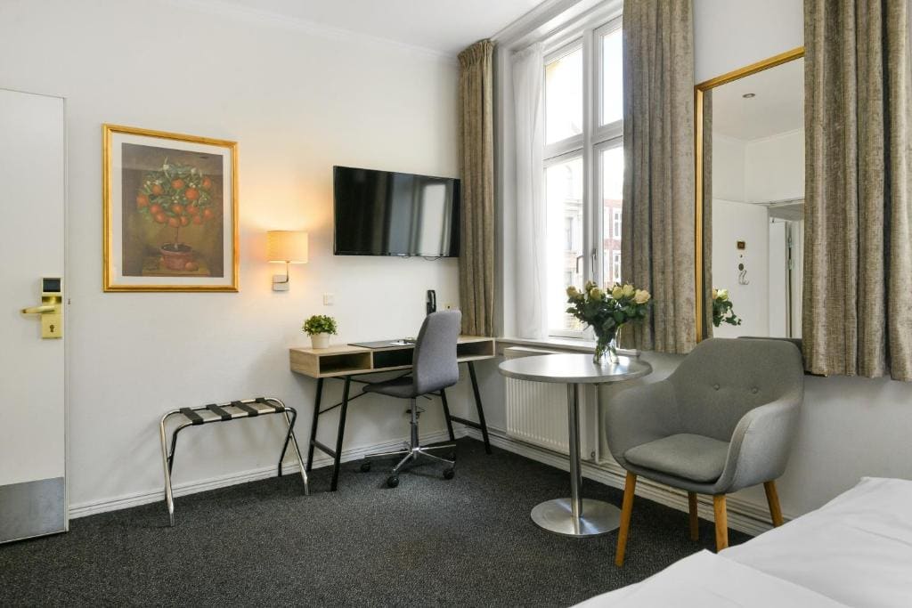 Standard Double Room room - Image 3