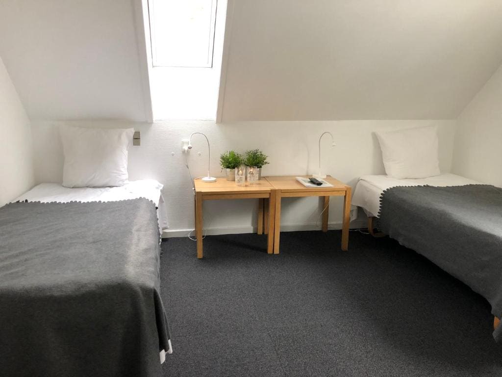 Twin Room with Private Bathroom room - Image 2