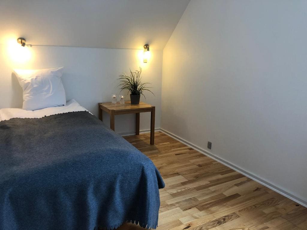 Single Room with Private Bathroom room - Image 2