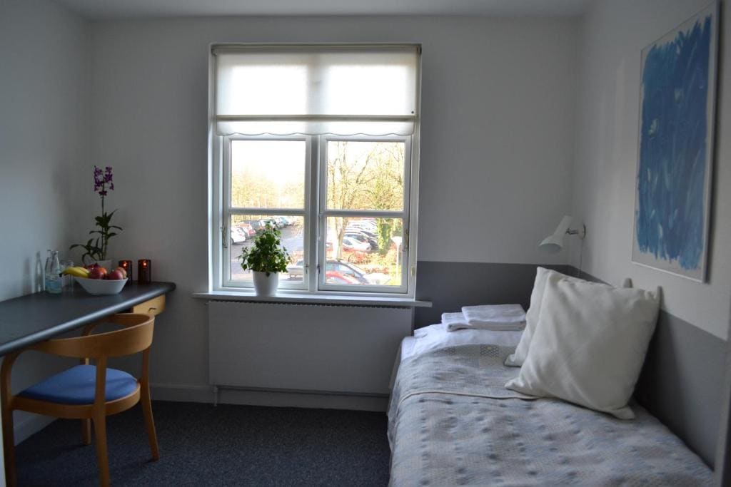 Single Room with Private Bathroom room - Image 1