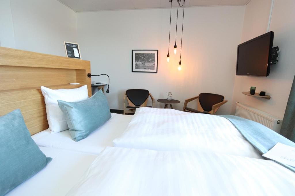 Business Double or Twin Room with Sea View room - Image 2