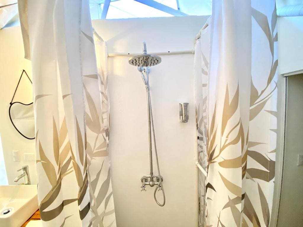 Tent room - Image 2