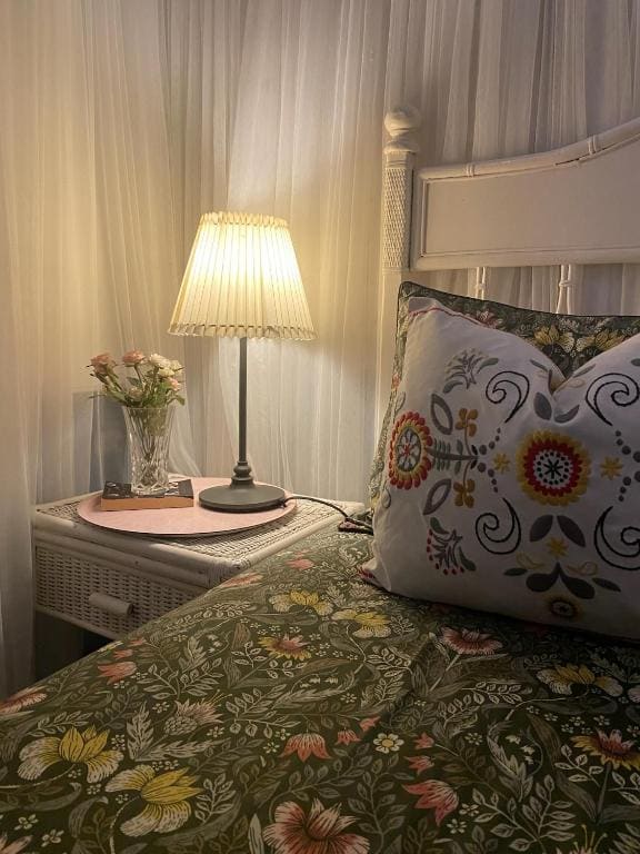 Deluxe Queen Room room - Image 3