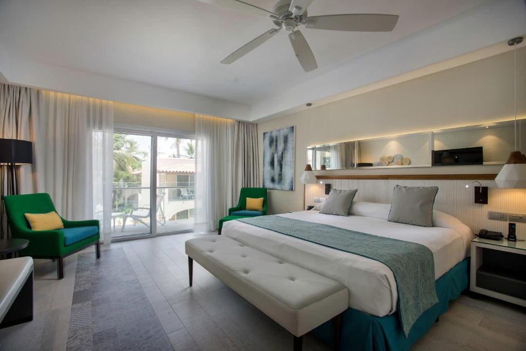 Privileged Deluxe Room room - Image 3
