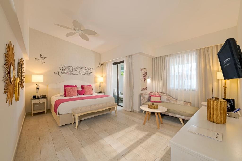 Privileged Romance Deluxe Junior Suite room - Image 2