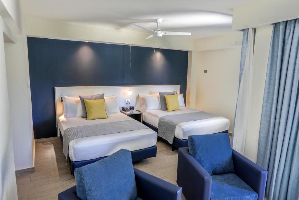 Privileged Deluxe Junior Suite Swim Up room - Image 1