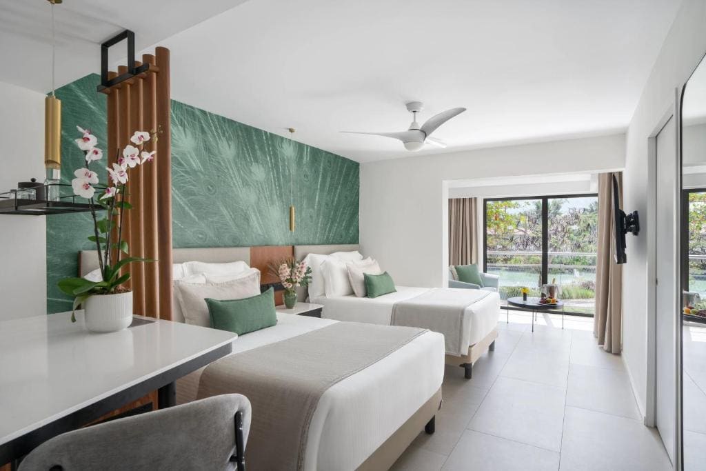 Junior Double Suite with Pool View room - Image 2