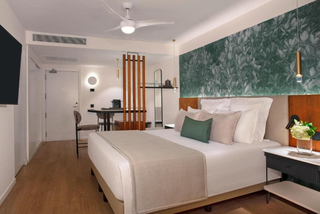 Deluxe Double Room with Garden View room - Image 1