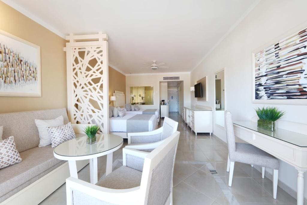Junior Suite Deluxe Castle View (2 Adults + 1 Child) room - Image 3