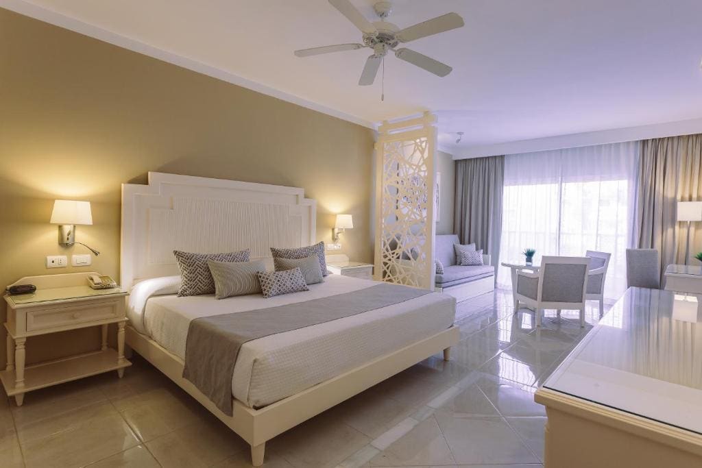 Junior Suite Deluxe Castle View (2 Adults + 1 Child) room - Image 2