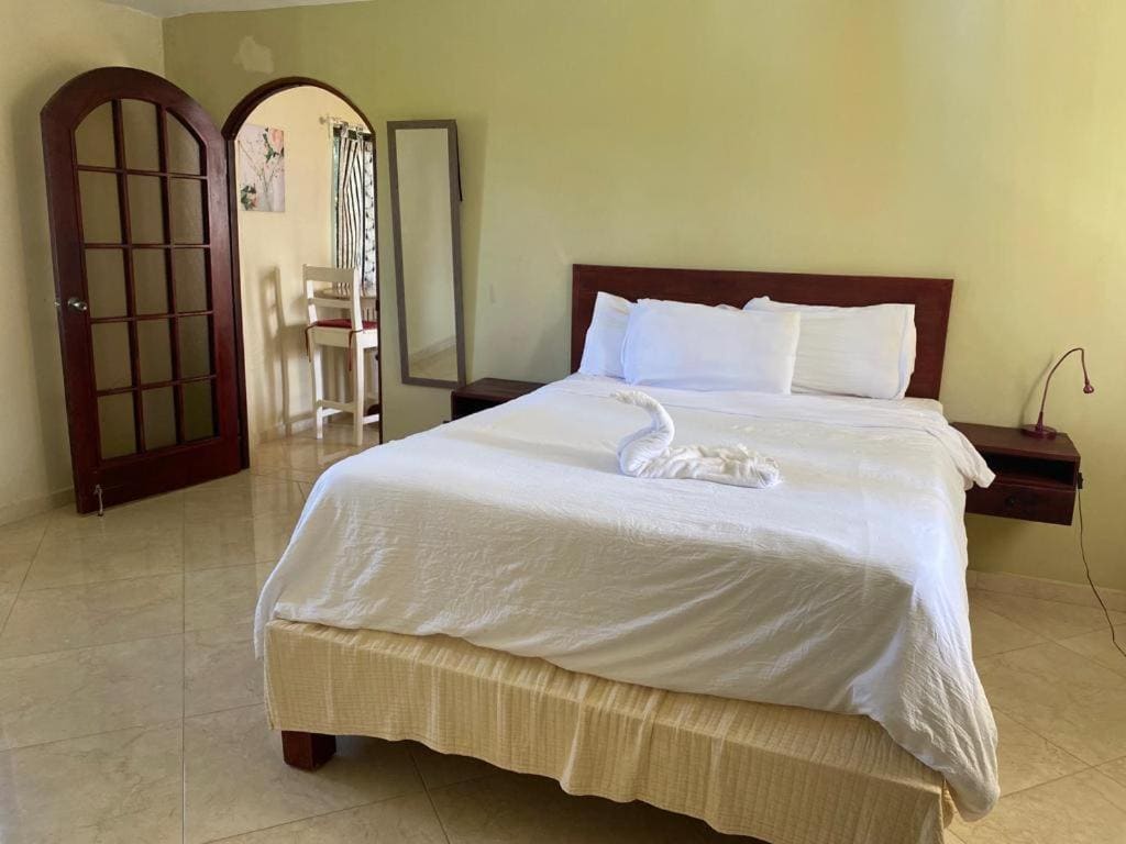 Apartment with Pool View room - Image 1