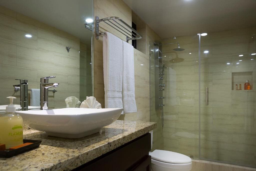 Executive Master Suite room - Image 3