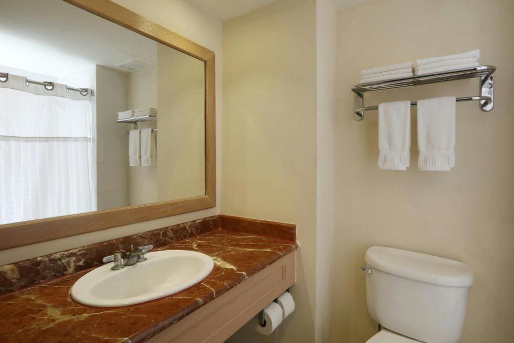 Standard Double Room with Two Double Beds room - Image 2