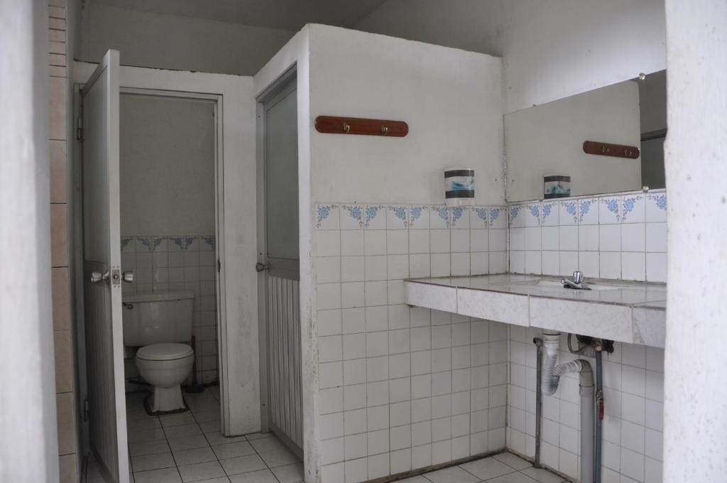 Twin Room with Shared Bathroom room - Image 3