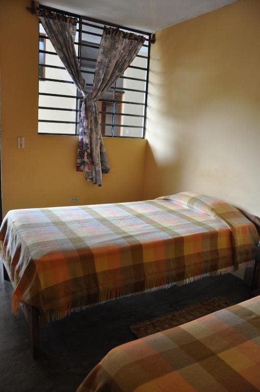Twin Room with Shared Bathroom room - Image 2