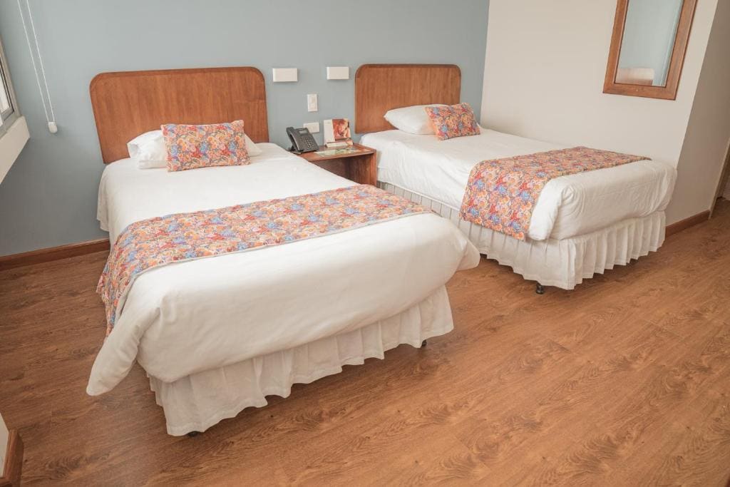 Standard Twin Room room - Image 1