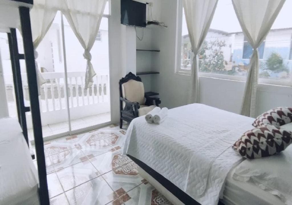 Standard Family Room room - Image 2