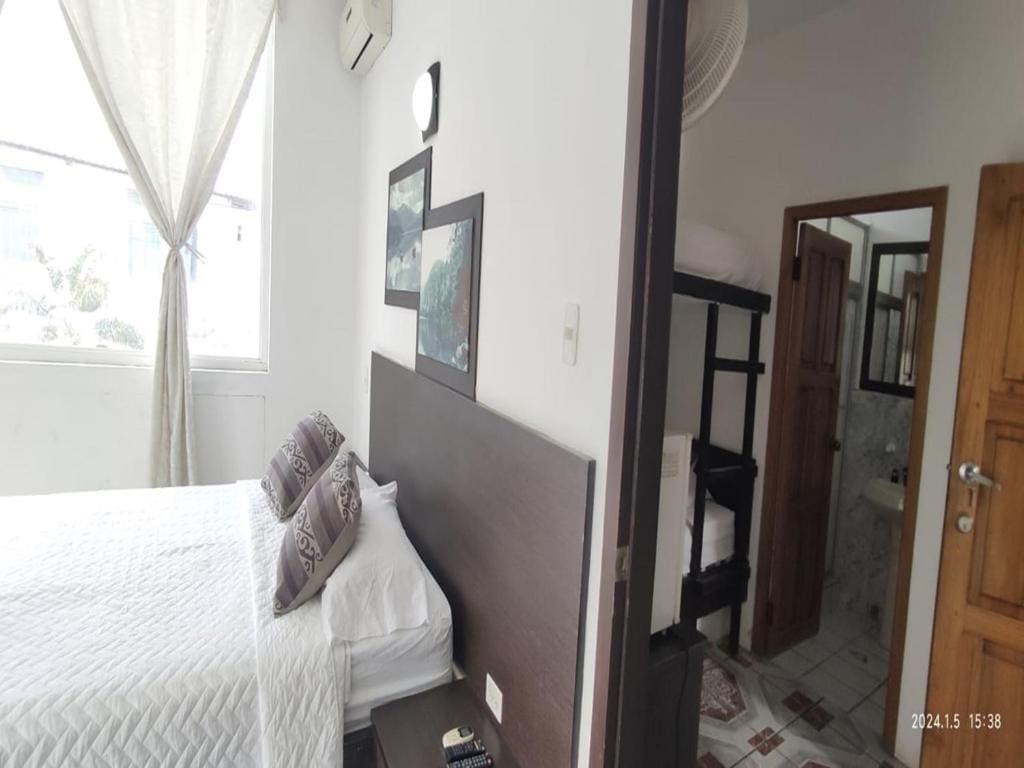 Standard Family Room room - Image 3