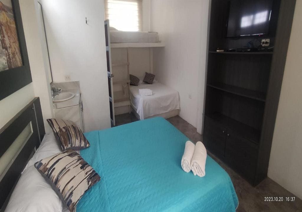 Family Room room - Image 3