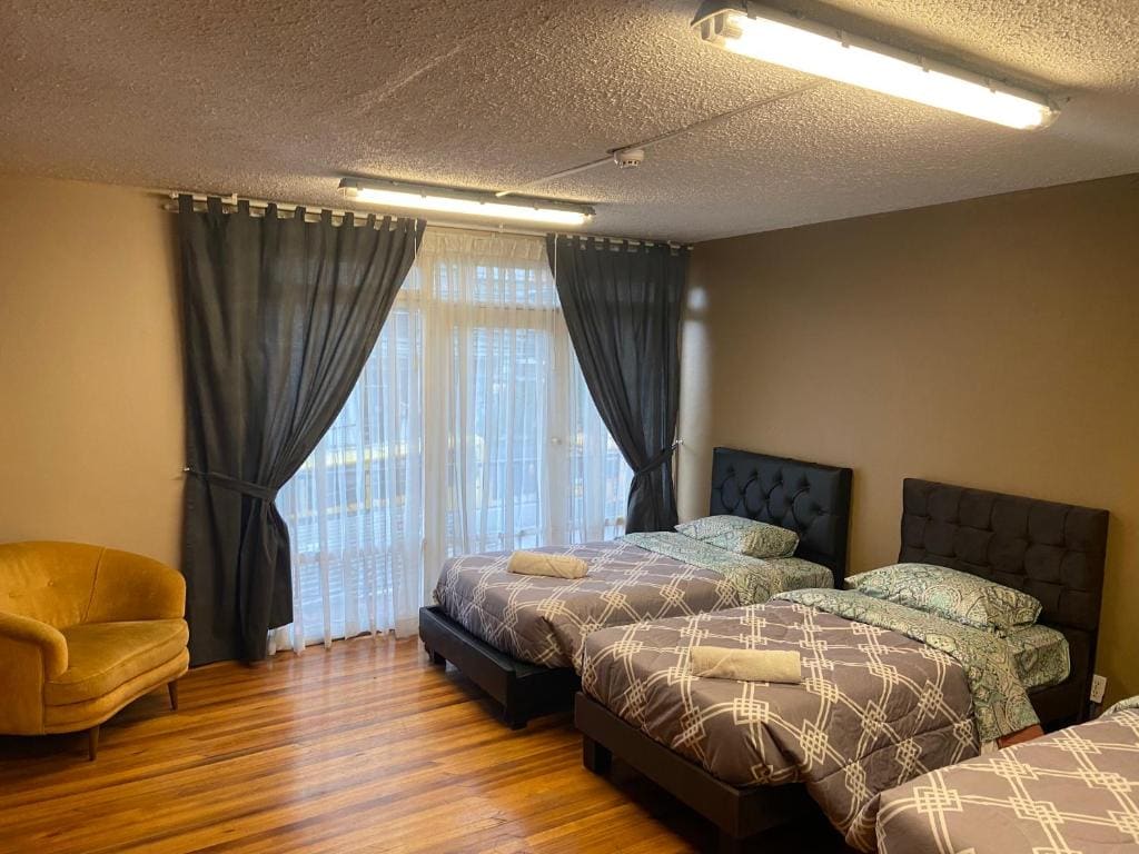 Deluxe Quadruple Room room - Image 2