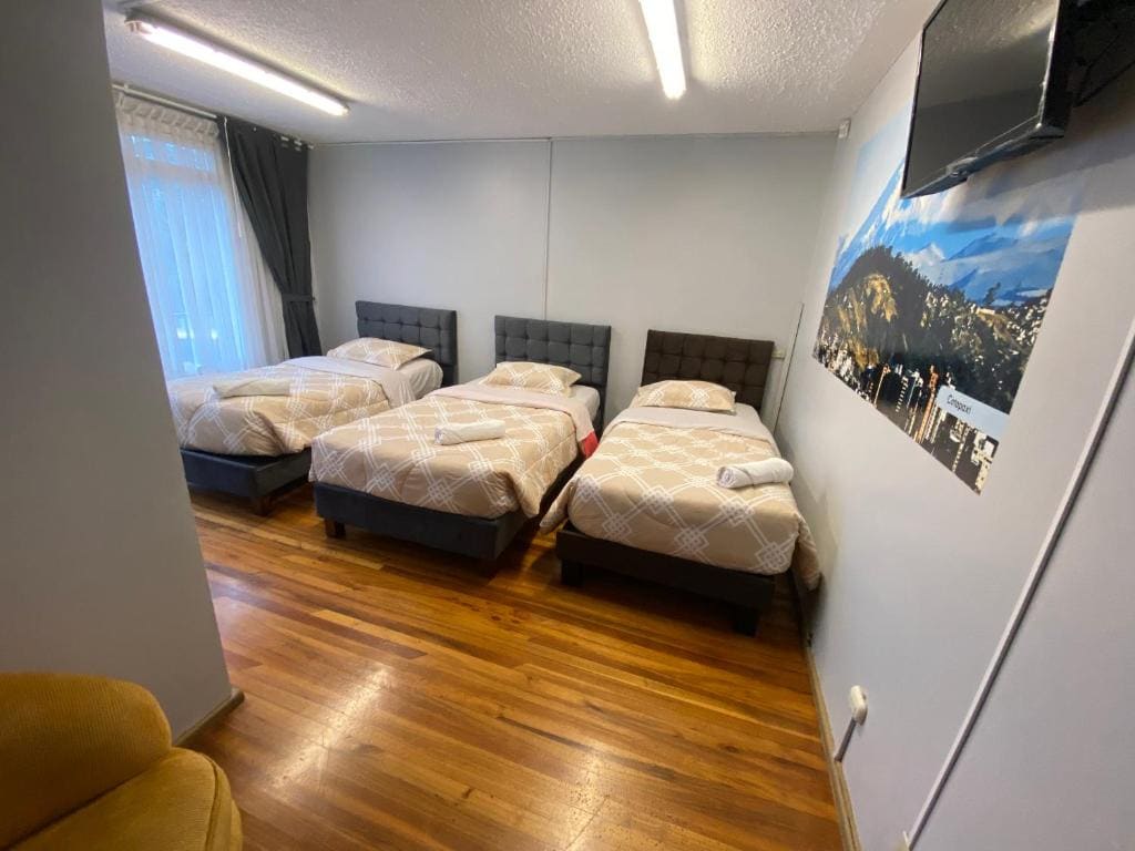 Deluxe Quadruple Room room - Image 1