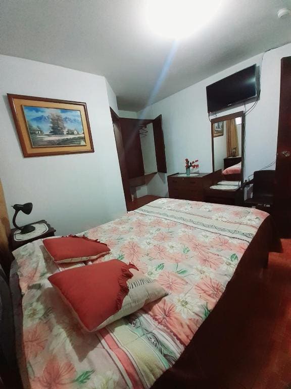 Double Room with Private Bathroom room - Image 3
