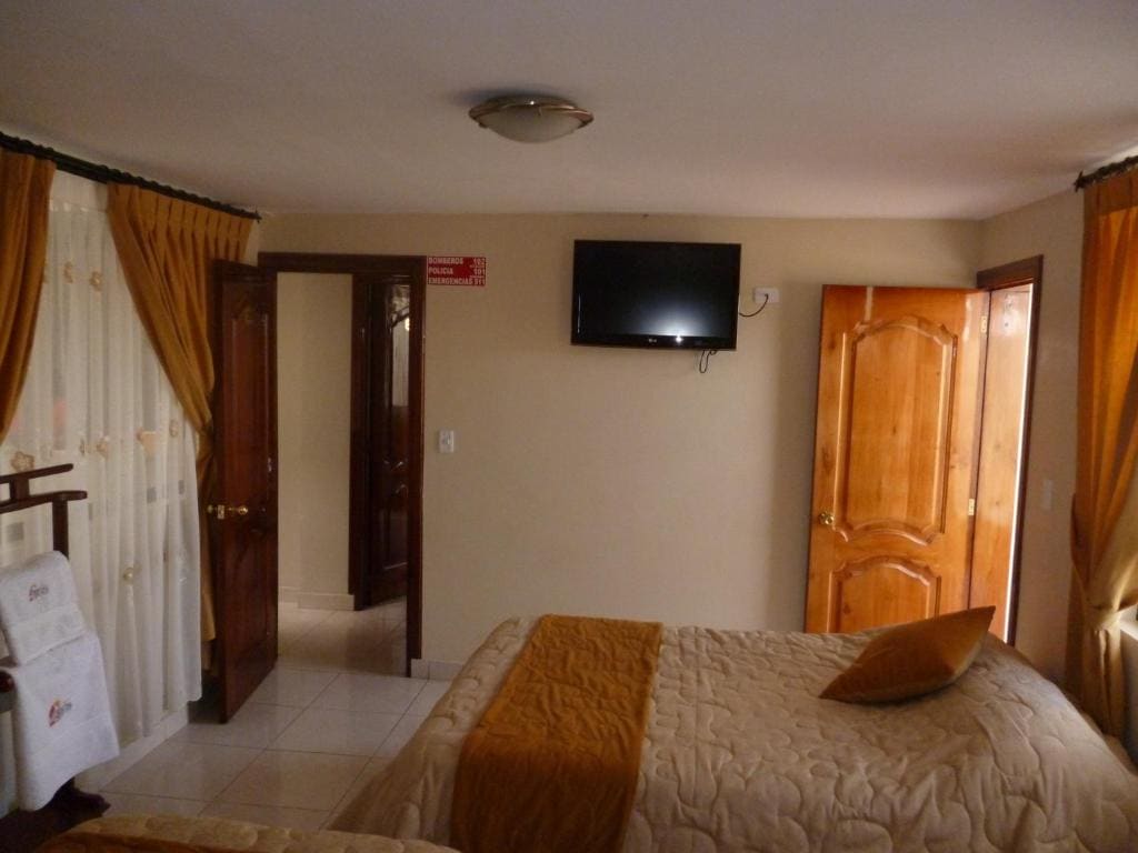 Executive Family Room room - Image 1