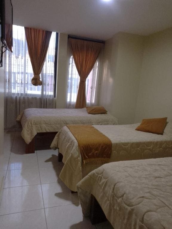 Quadruple Room with Bathroom room - Image 1