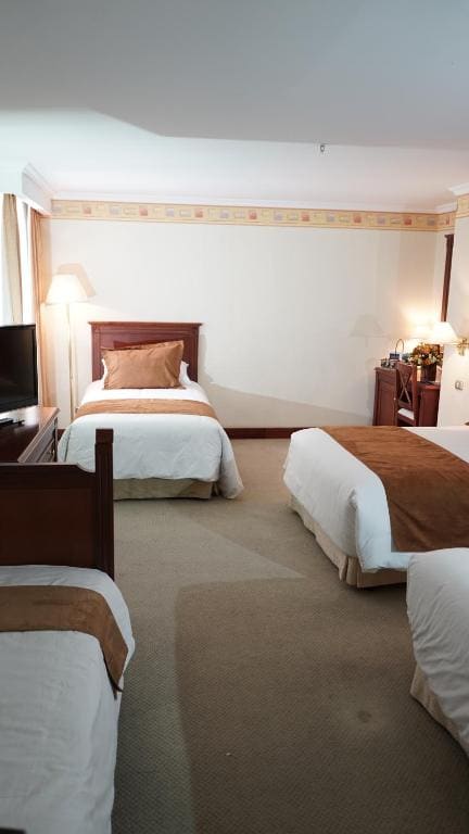Standard Quadruple Room room - Image 1