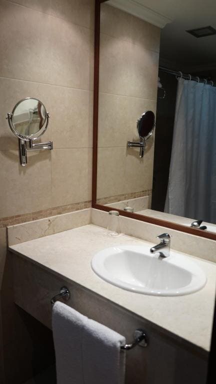 Standard Triple Room room - Image 3