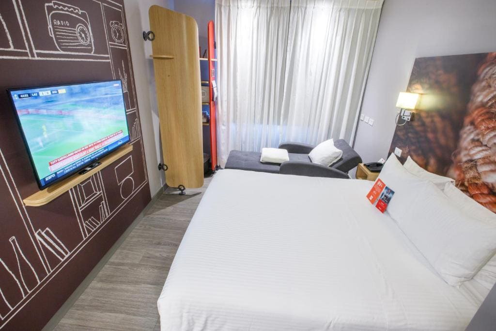 Double Room with Sofa Bed room - Image 2