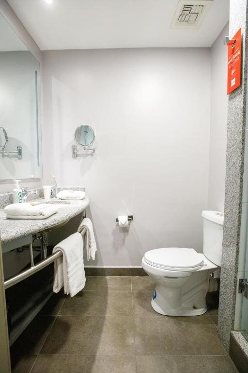 Standard Twin Room room - Image 3