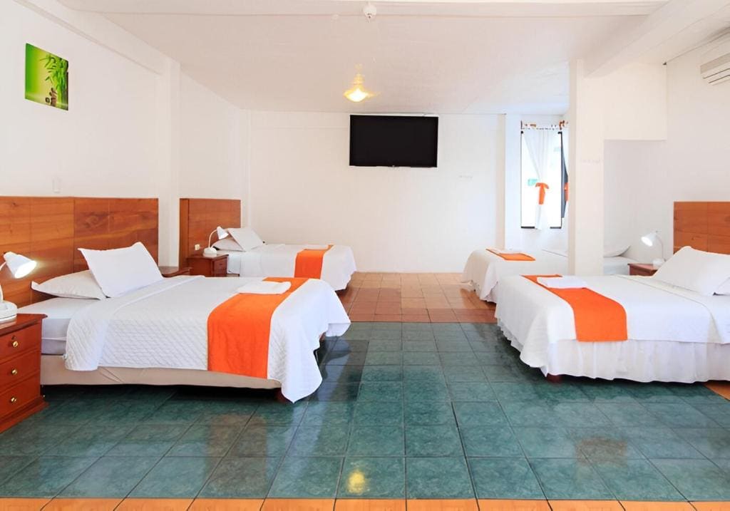 Standard Quadruple Room room - Image 2