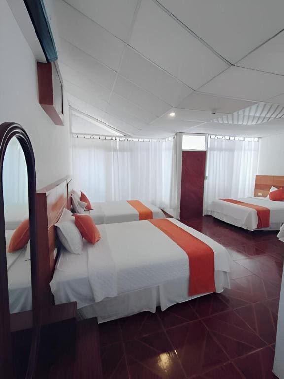 Standard Quadruple Room room - Image 1