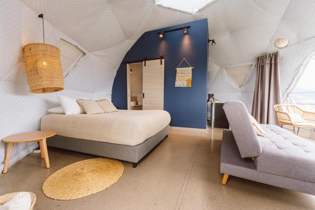 Bungalow room - Image 3