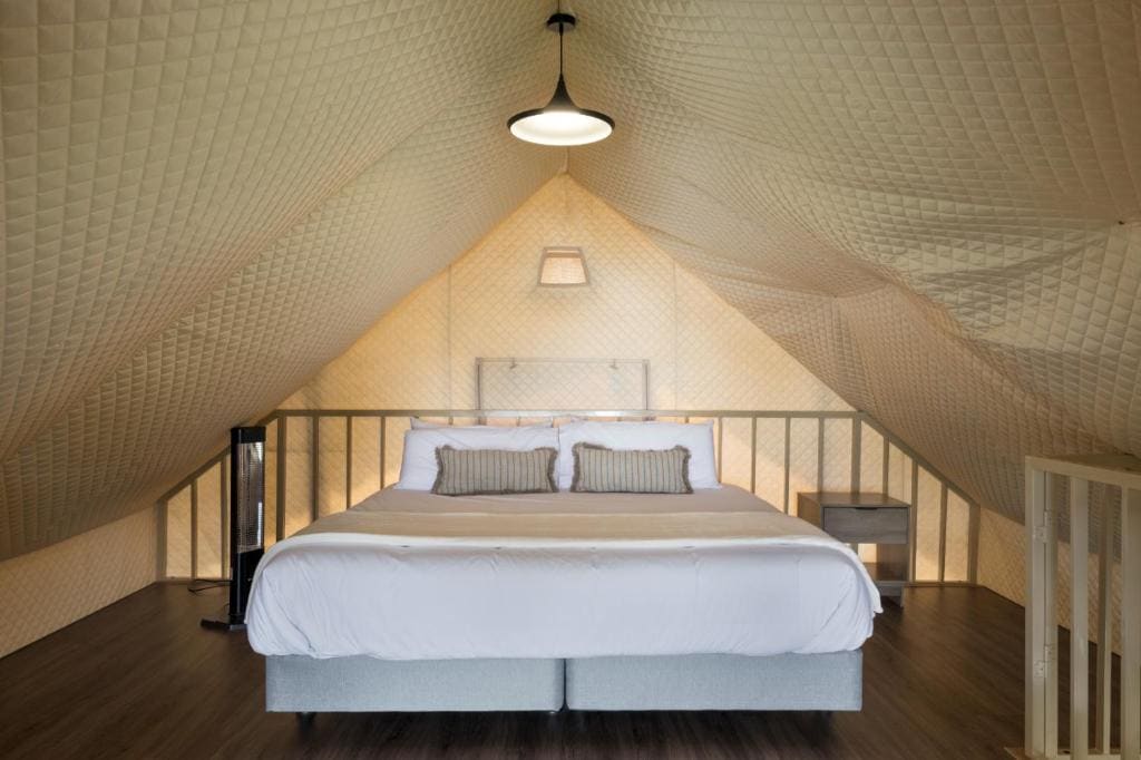 Bungalow room - Image 1