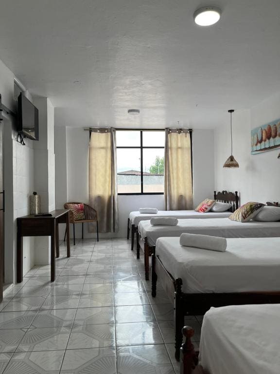Deluxe Quadruple Room room - Image 3