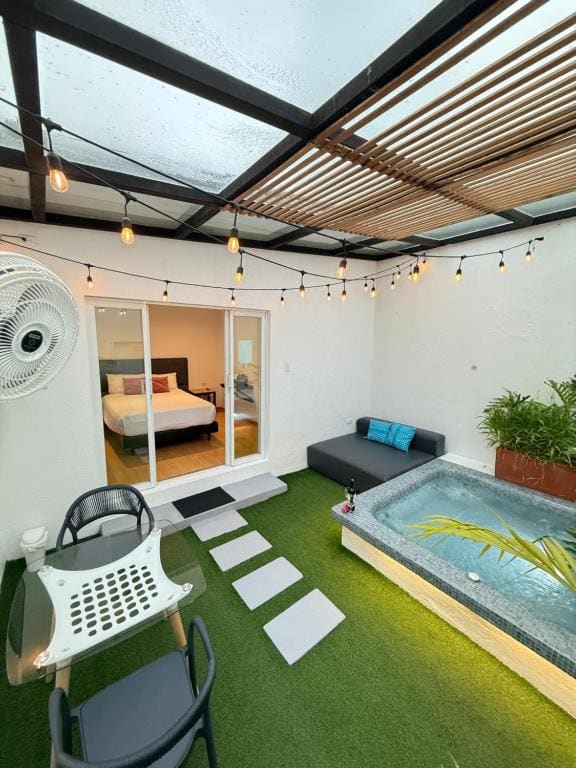 Single Room with Bathroom room - Image 2