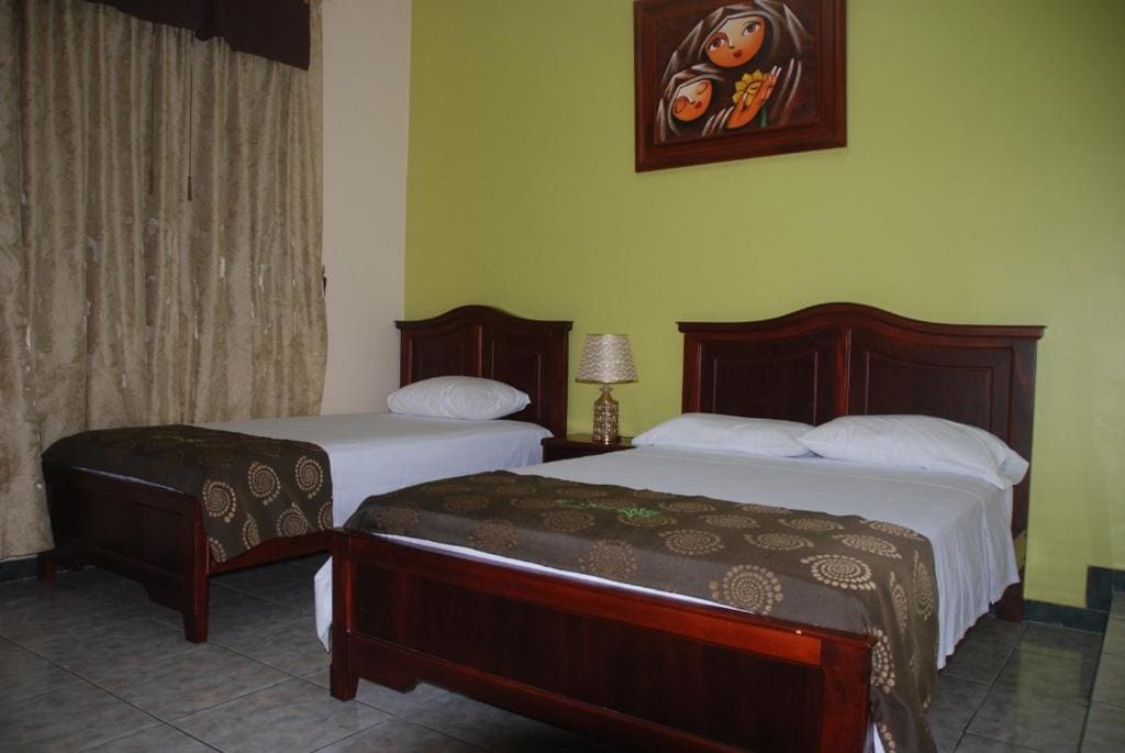 Classic Quadruple Room room - Image 1