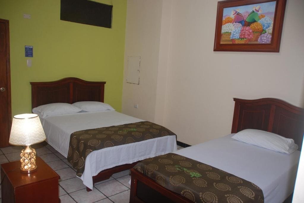 Classic Quadruple Room room - Image 3