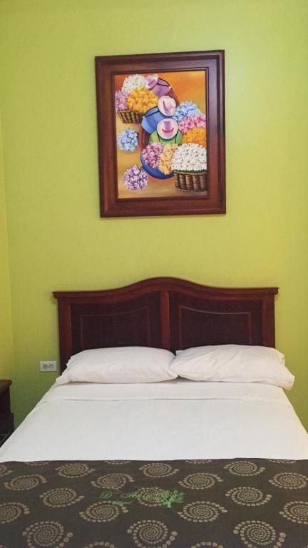 Single Room with Bath room - Image 3