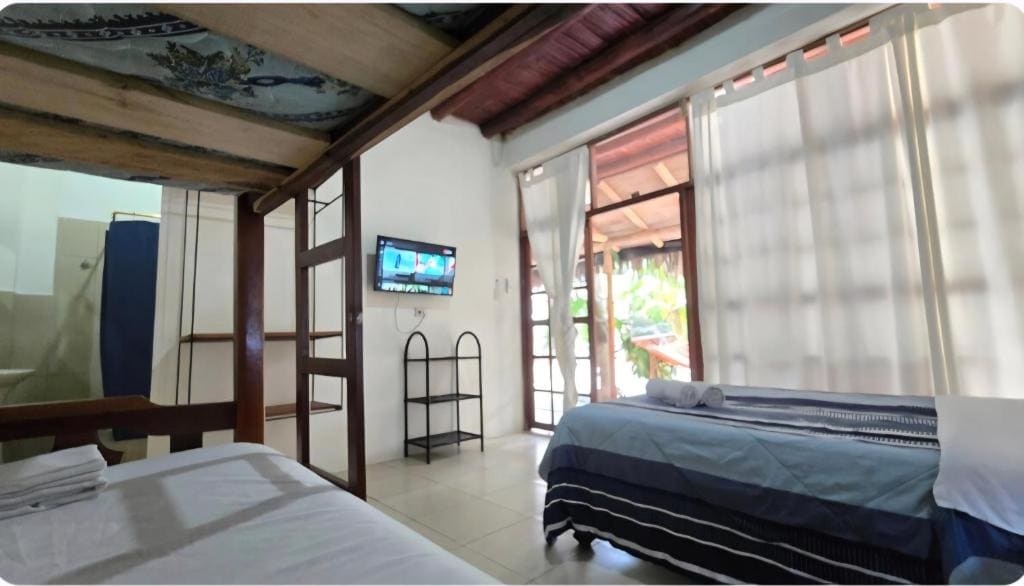 Standard Quadruple Room room - Image 2