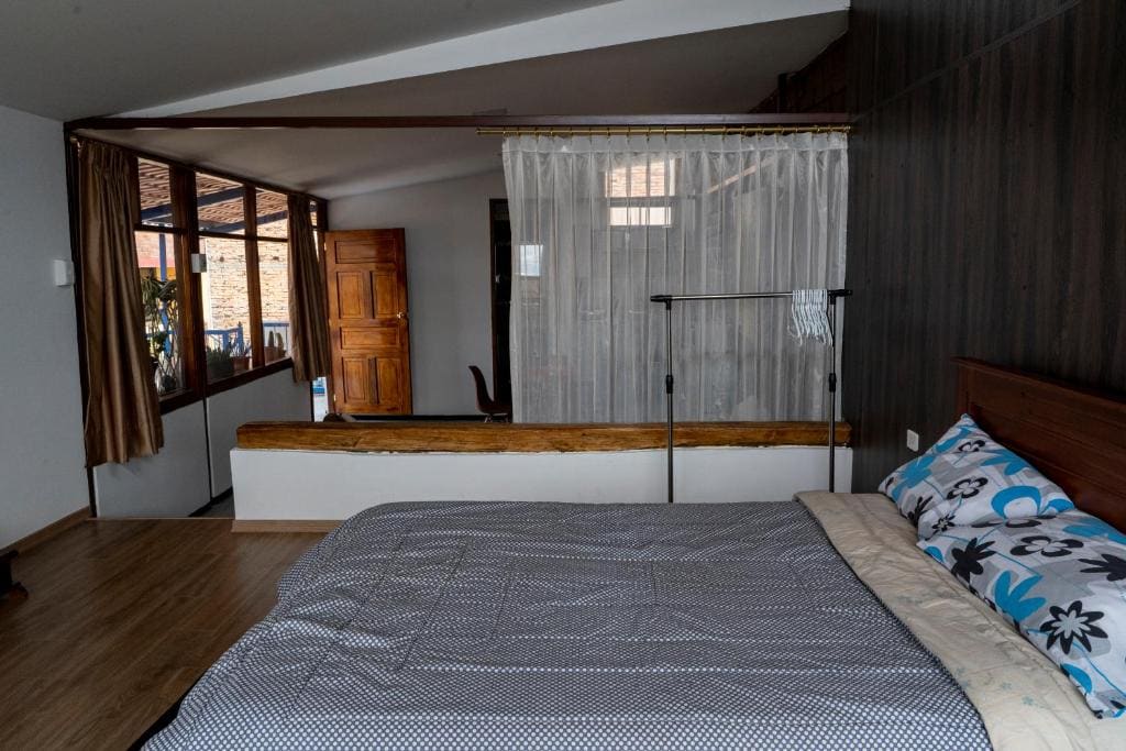 Apartment with Mountain View room - Image 1