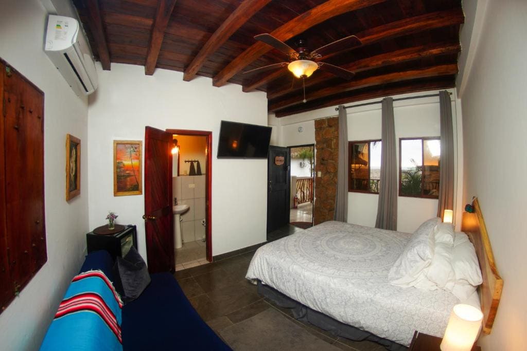 Deluxe Suite with Sea View room - Image 3