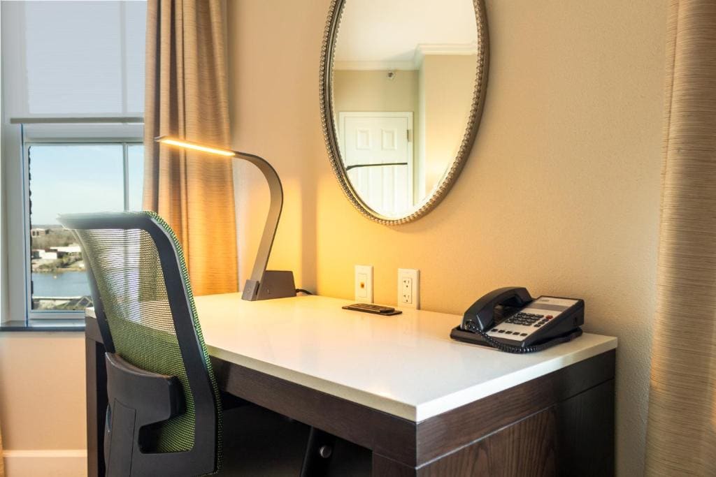 Standard Queen Room with Two Queen Beds and Roll-In Shower - Mobility Access room - Image 1